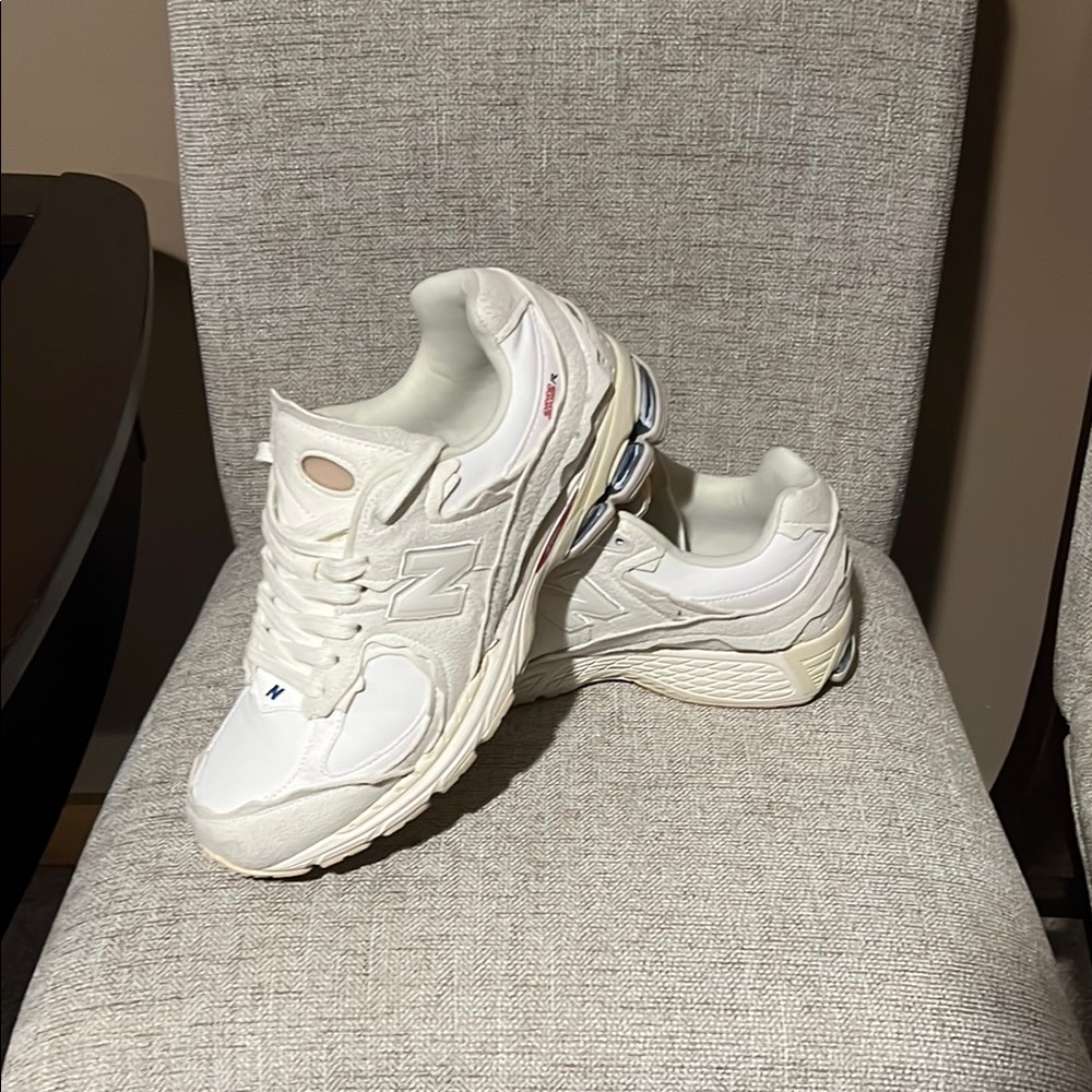 New Balance 2002R